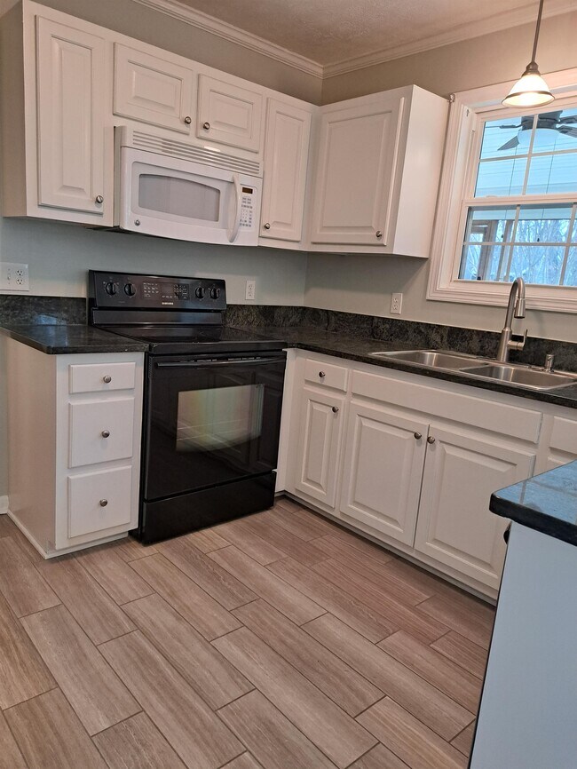 Foto del edificio - 1908 Joslyn Dr