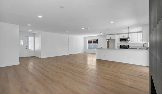 Building Photo - 6401 Hummingbird Ln