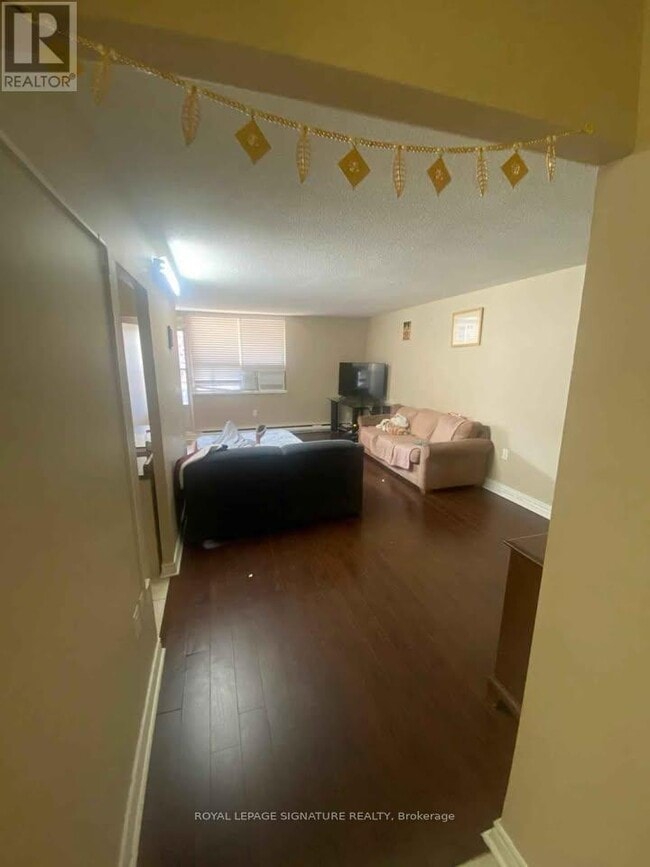 Building Photo - 49 Silverstone Dr