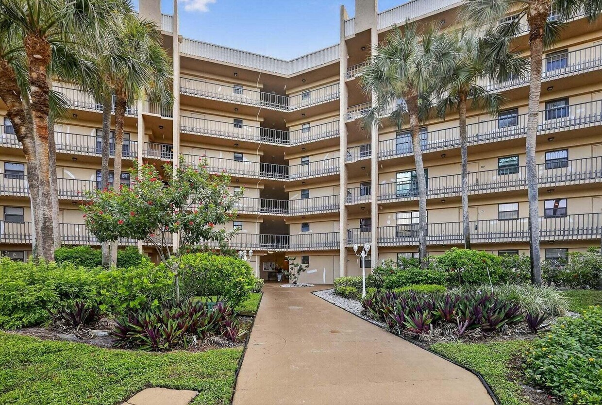 Foto principal - 4640 Lucerne Lakes Blvd W