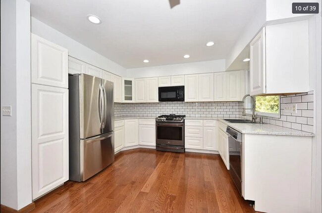 Building Photo - 16420 Tia Ct