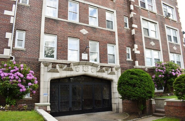 Foto del edificio - Blair Tudor Apartment Homes
