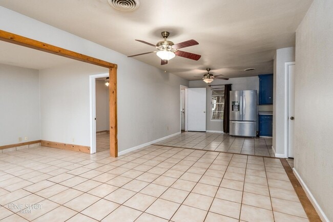 Building Photo - 2426 S 40th St