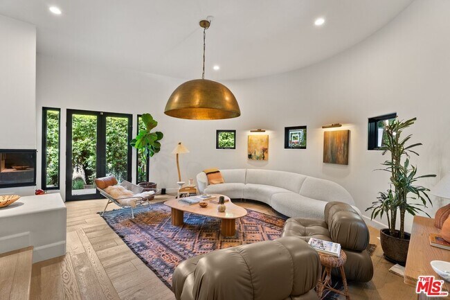 Foto del edificio - 2065 Watsonia Terrace