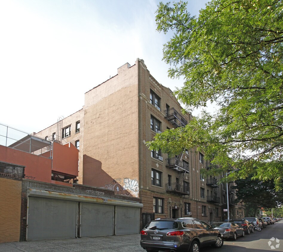 Primary Photo - 31-11 32nd St