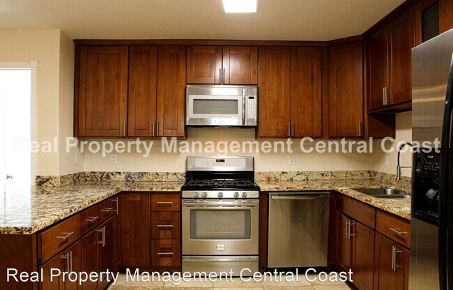 Foto del edificio - 4 br, 3 bath House - 5518 Tunitas Ave.