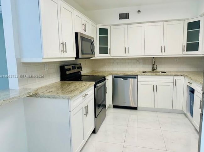 Building Photo - 3530 Mystic Pointe Dr