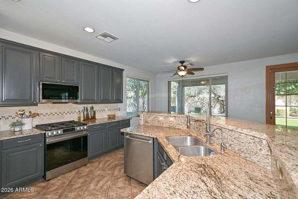 Building Photo - Westwing Mountain Home