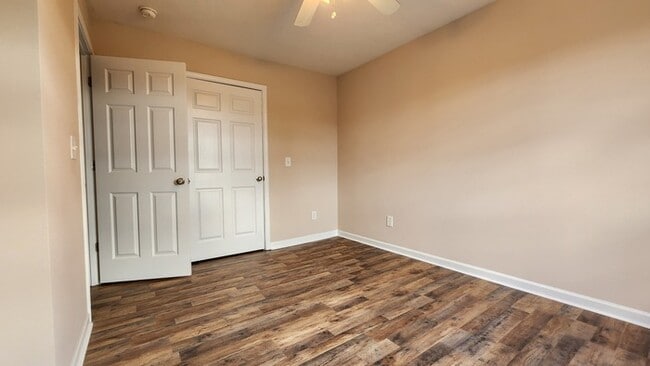 Building Photo - Spacious Condo For Lease
