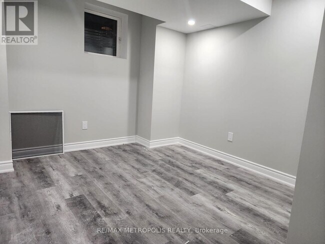 Photo du bâtiment - 261 Clockwork Dr