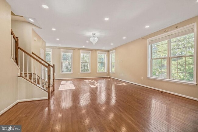 Building Photo - 102 Vista Knoll Dr