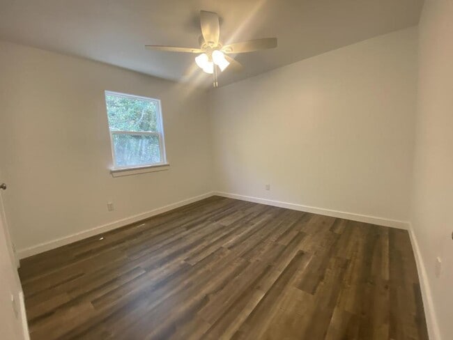 Foto del edificio - 818 Airport Rd