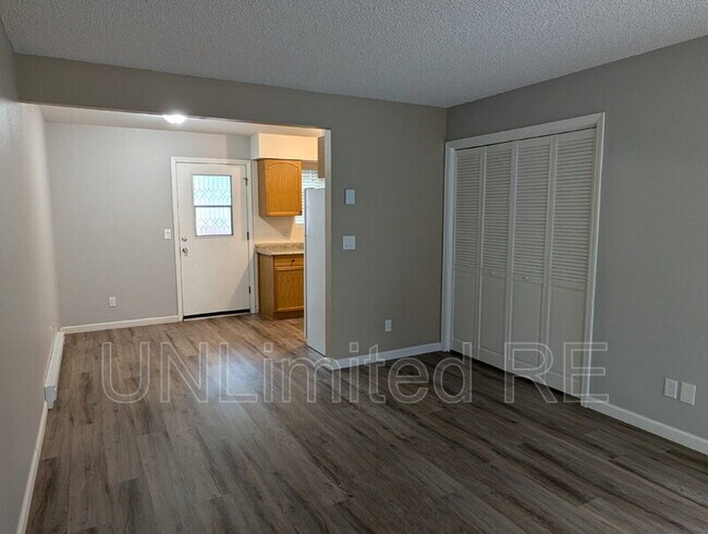 Foto del edificio - 319 N Park St