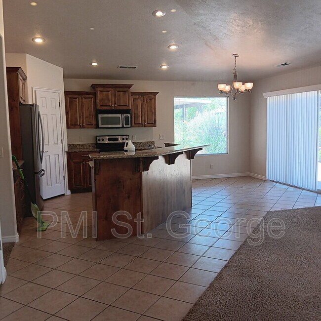 Building Photo - 340 W 350 S