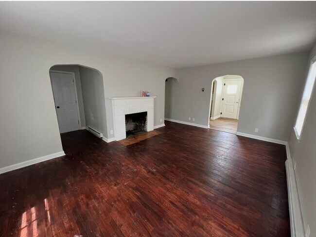 Building Photo - 2 bedroom, 1 bath house