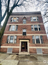 Building Photo - 1045 E 73rd St