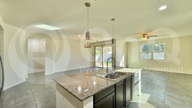 Building Photo - 625 W Panola Dr
