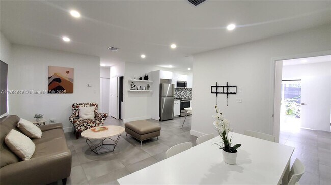 Foto del edificio - 510 NE 66th St
