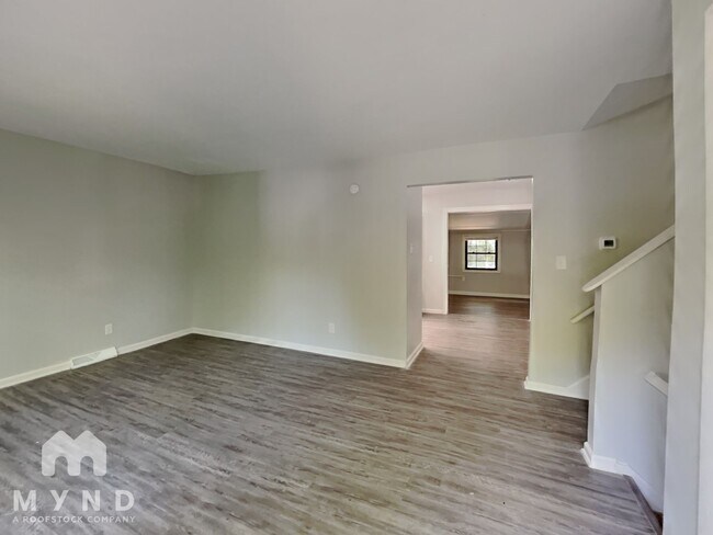 Building Photo - 524 E Millbrook Rd