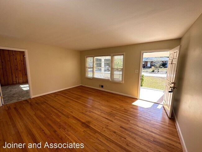 Building Photo - 3 br, 1.5 bath House - 125 Lakeshore Dr