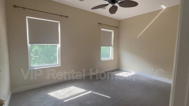 Building Photo - 3960 Avalon Park W Blvd