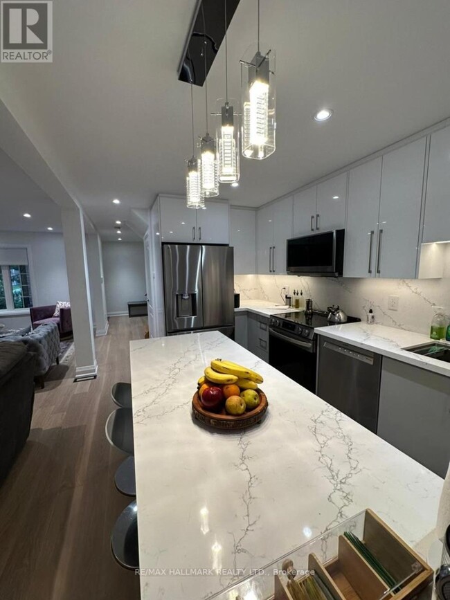 Building Photo - 6 Woodhaven Cres