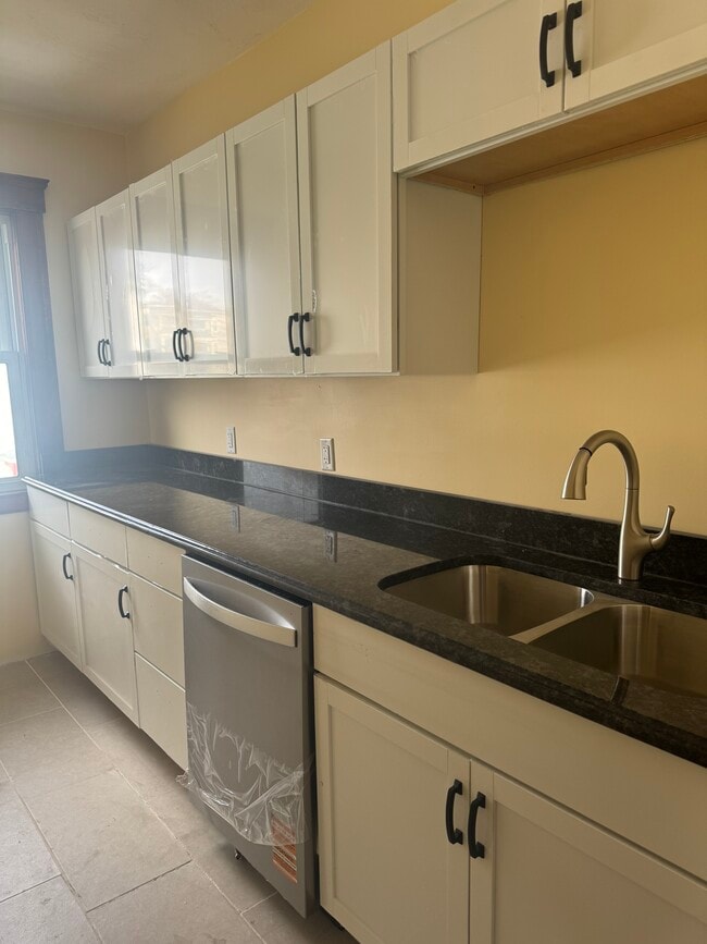 Building Photo - 63 Gates St