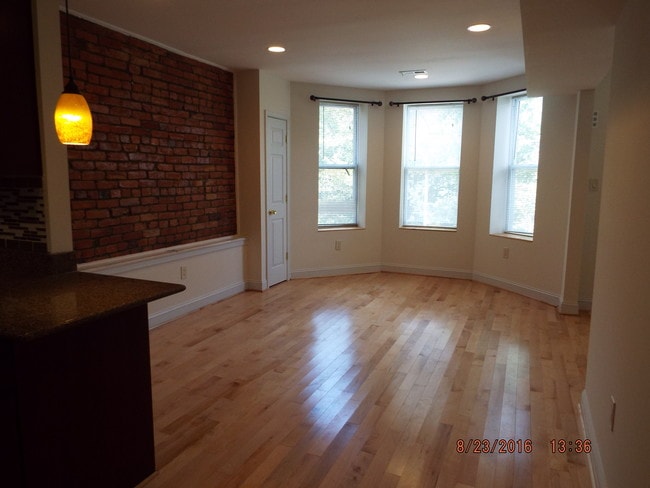 Living Rm - 1478 Chapin St NW