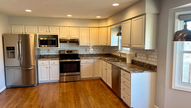 Foto del edificio - 3505 Godfrey Dr