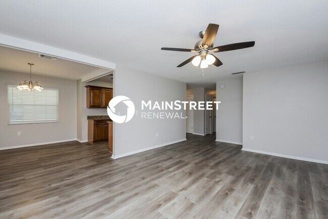 Building Photo - 3 Bedroom Pet-Friendly Home in ORLANDO, FL with Main Street Renewal