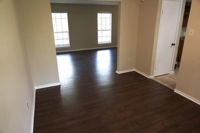 Building Photo - 15127 Woodhorn Dr