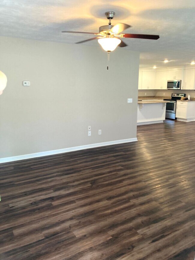 Building Photo - Charming 3 bed, 3 bath Home in Prime Augusta Location