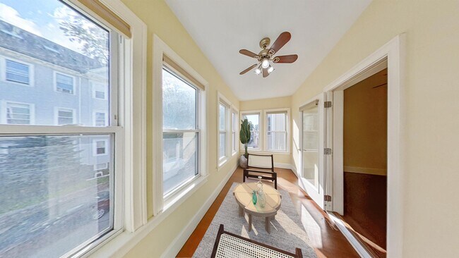 Foto del edificio - 28 Fisher Ave