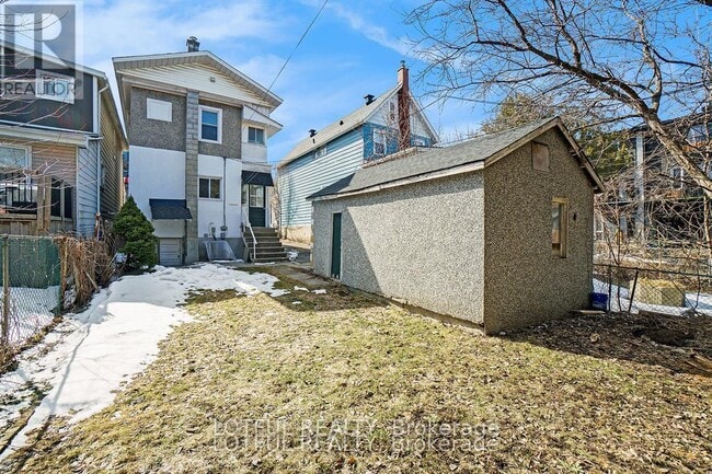 Building Photo - 11 Champagne Ave S