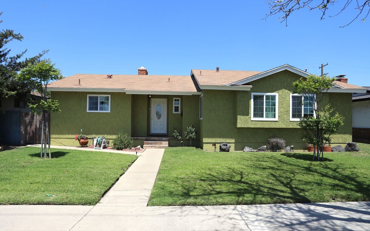 Foto principal - 11411 Chapman Ave
