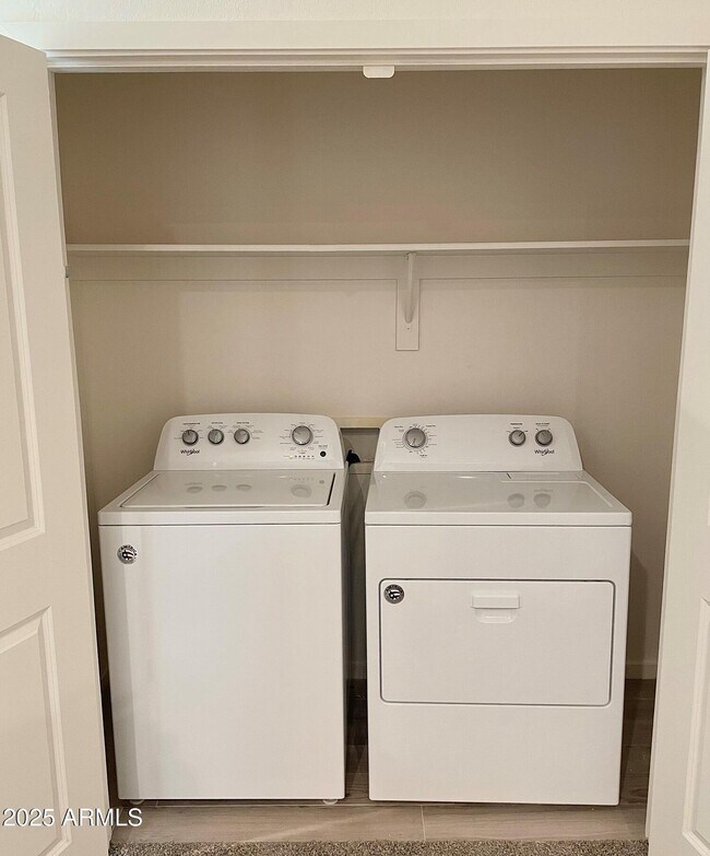 Foto del edificio - 701 N McQueen Rd