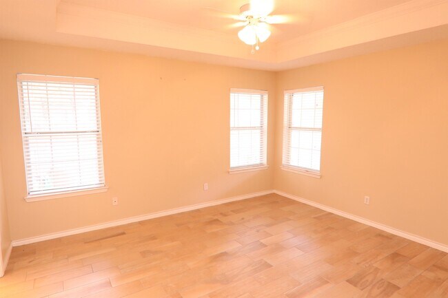 Building Photo - 221 W Chance Cutoff