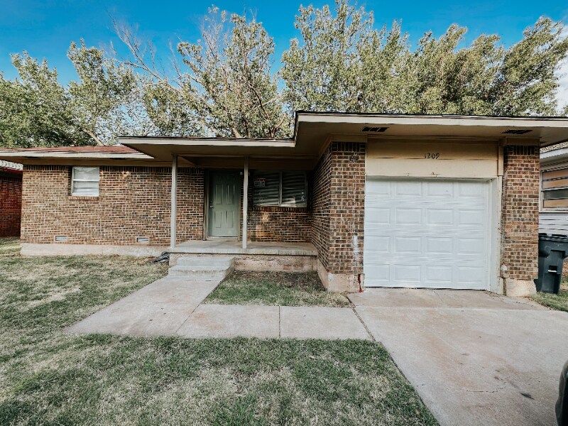 Primary Photo - 1209 SW 26th St
