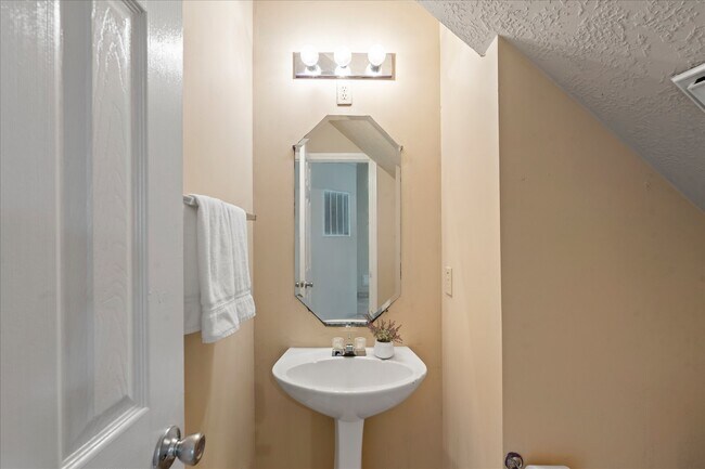 Foto del edificio - 3708 Nutwood Ln