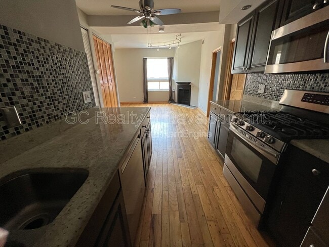Foto del edificio - 2145 N Lakewood Ave