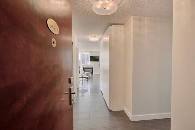 Building Photo - 1383 Marinaside Crescent