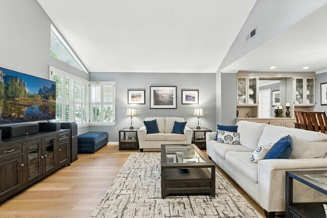 Building Photo - WILLOW GLEN - Beautifully updated with hig...