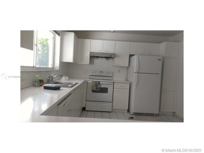 Foto del edificio - 300 NE 212th St