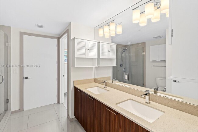Foto del edificio - 5300 Paseo Blvd
