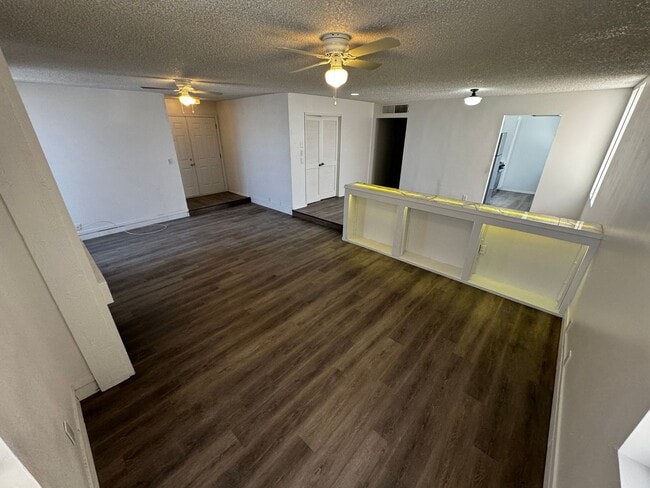 Foto del edificio - 3 BEDROOM 2 BATH, FIRST FLOOR UNIT