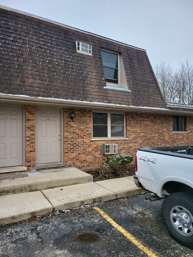 Building Photo - 1901 Stonebridge Dr