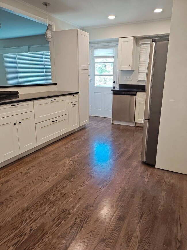 Foto del edificio - 2354 N Wading River Rd