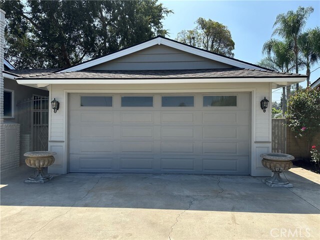 Building Photo - 2618 E Orange Grove Ave