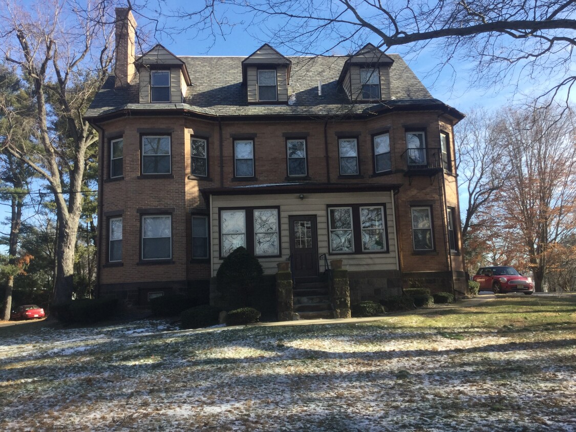 Primary Photo - 1440 Pennington Rd