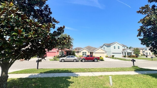 Building Photo - Spacious 5-Bedroom Home with Solar Panels ...
